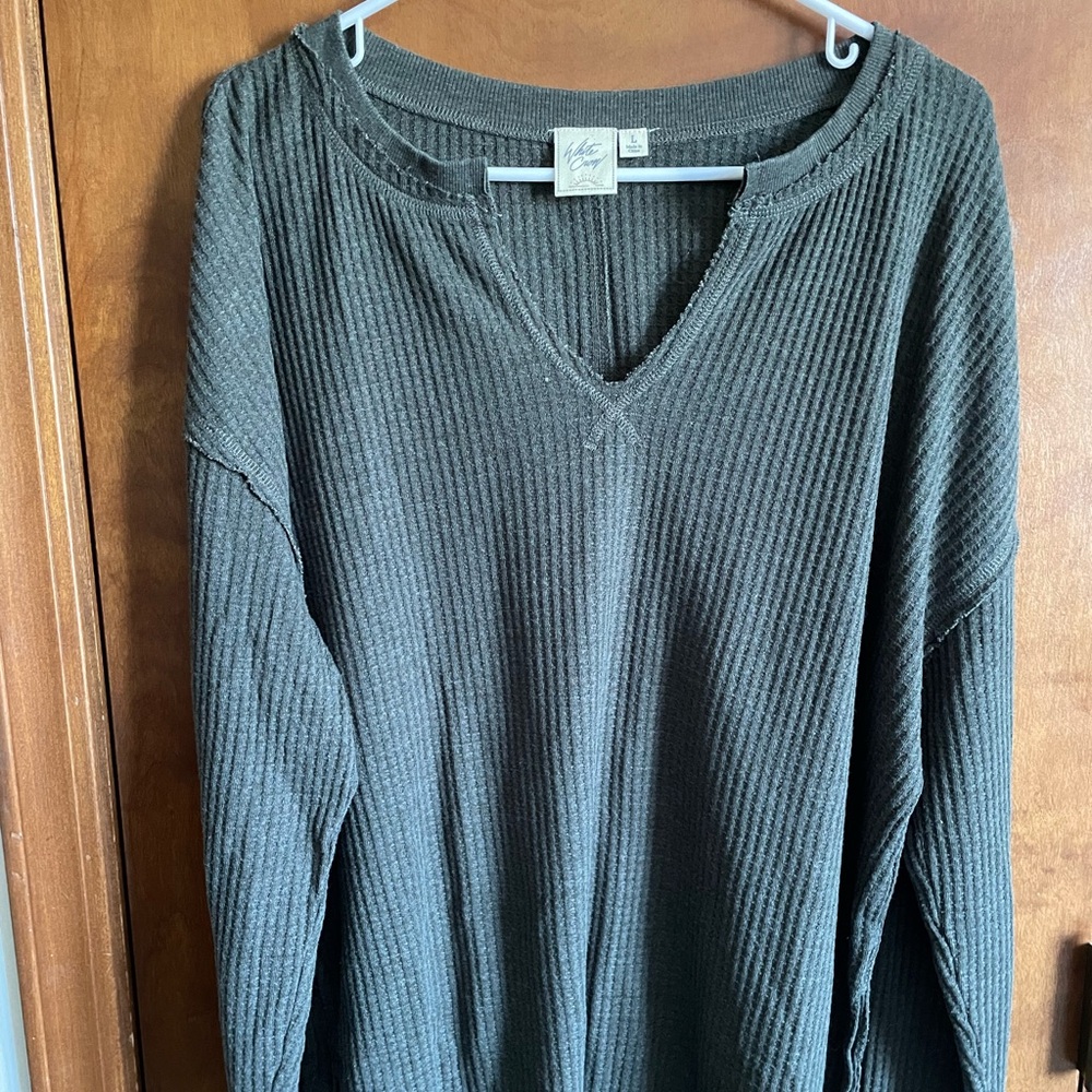 EUC Women’s White Crow Thermal Top
